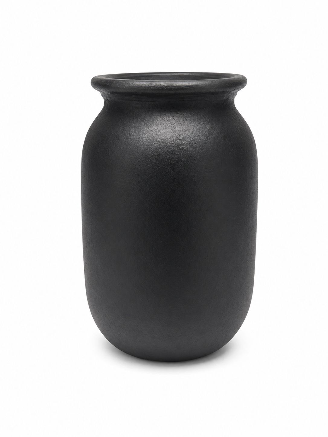 Black clay vase lipped