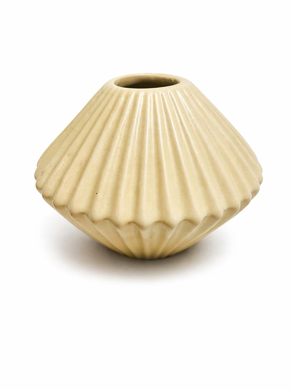 Crème pleated vase
