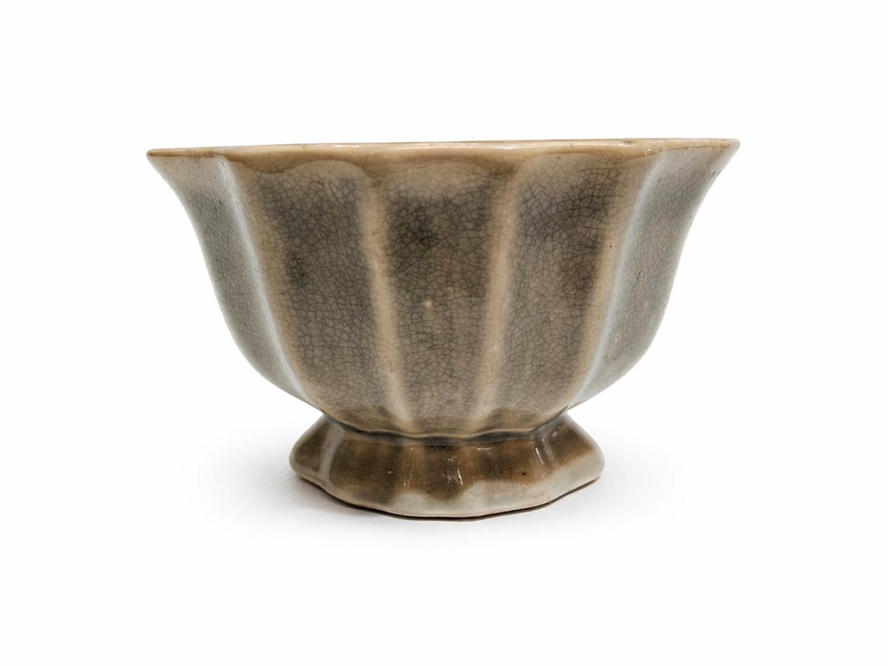 Grey ceramic boat