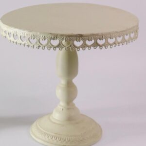 Crème lace cake stand tall