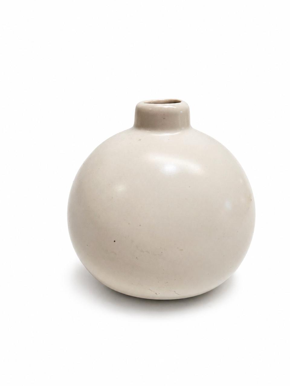 White earbud vase S