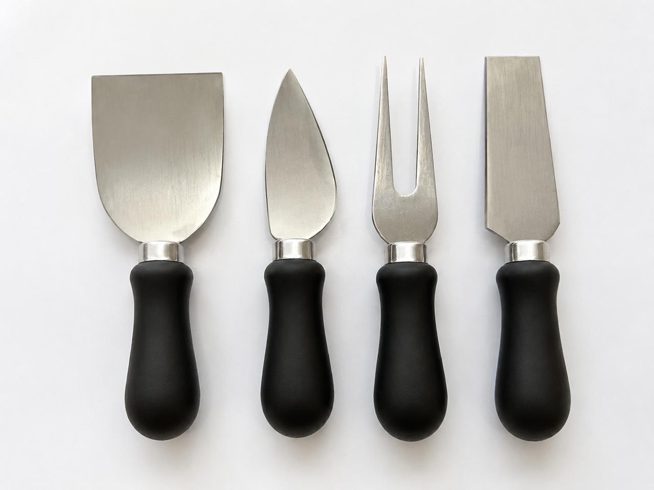 Cheese knife set