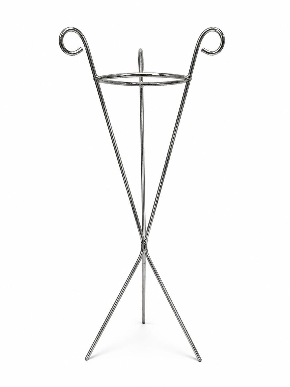Ice bucket stand tall
