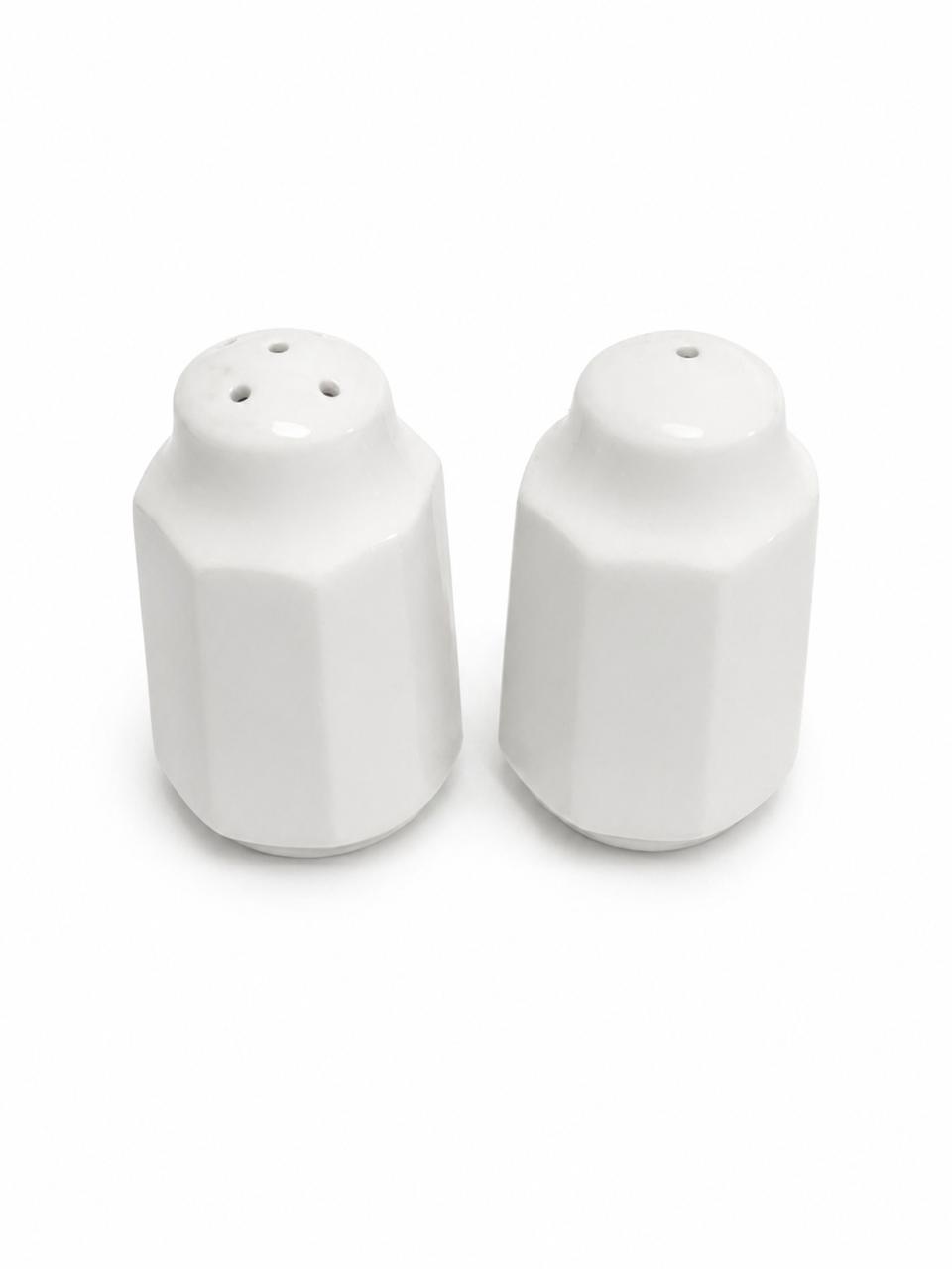 Salt and pepper shaker set short