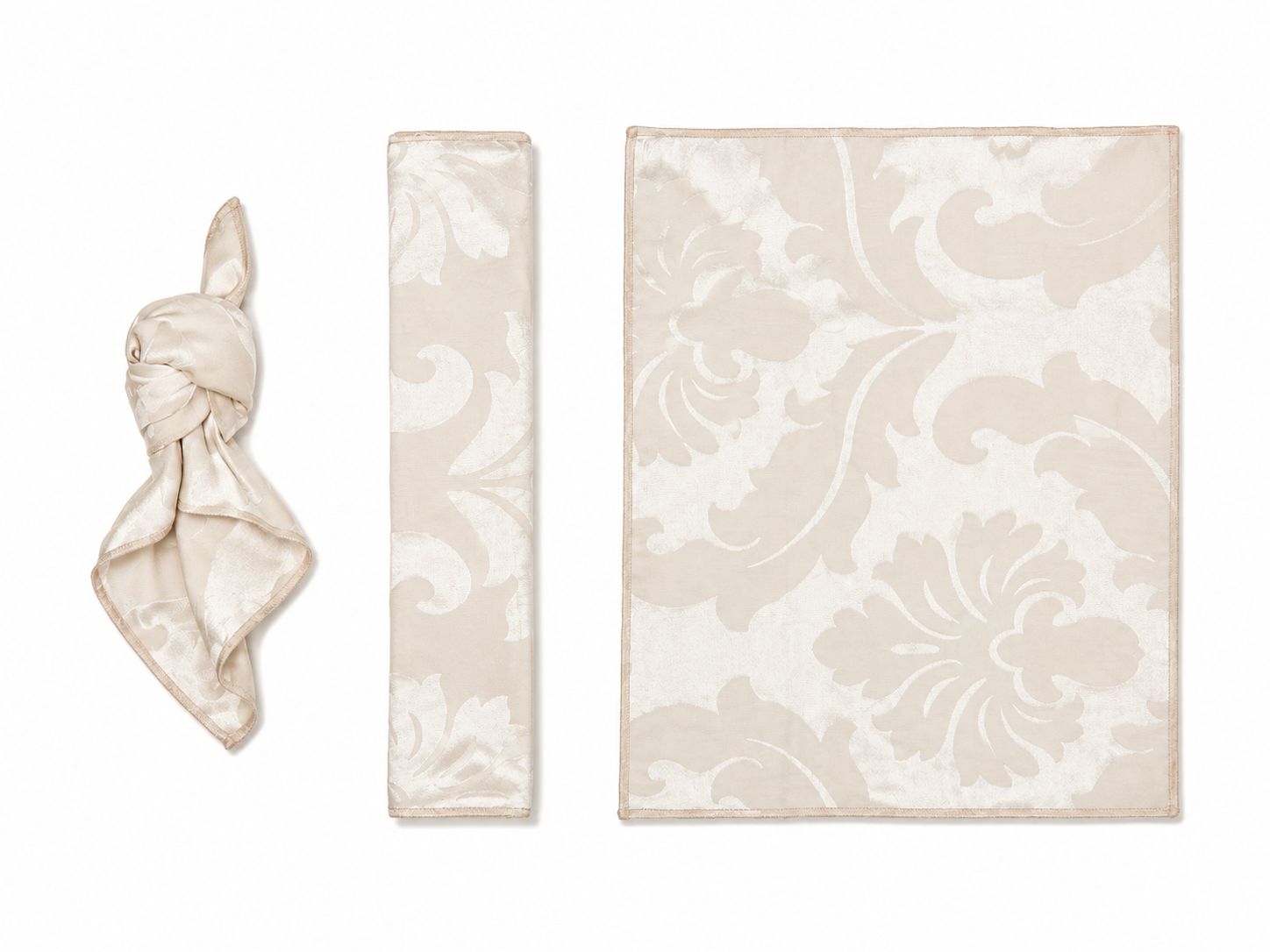 Crème embossed napkin